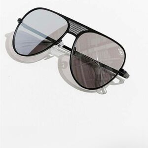 Quay Australia x Kylie Iconic Shades - Black